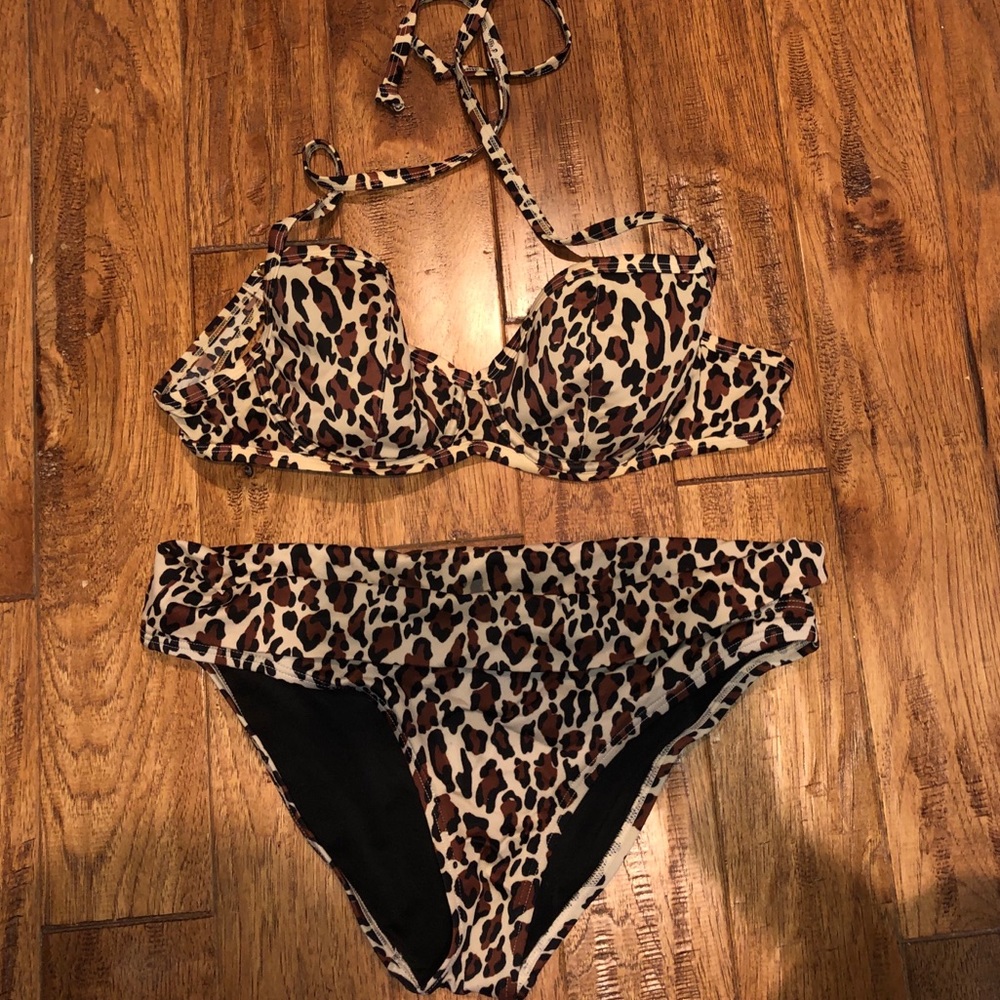 Victoria’s Secret 2-piece Leopard Swimsuit